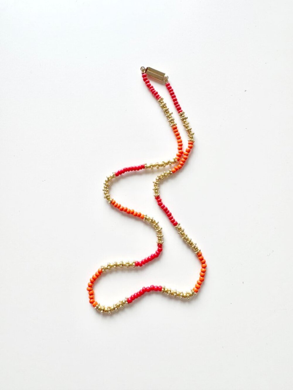 Vintage Unbranded Gold Tone Red Orange Beaded Choker Necklace